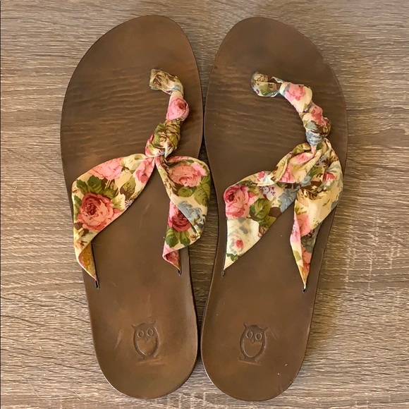 Floral knot sandals - Picture 2 of 2